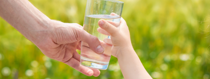 ¿Cuál es la mejor agua mineral para el riñón?